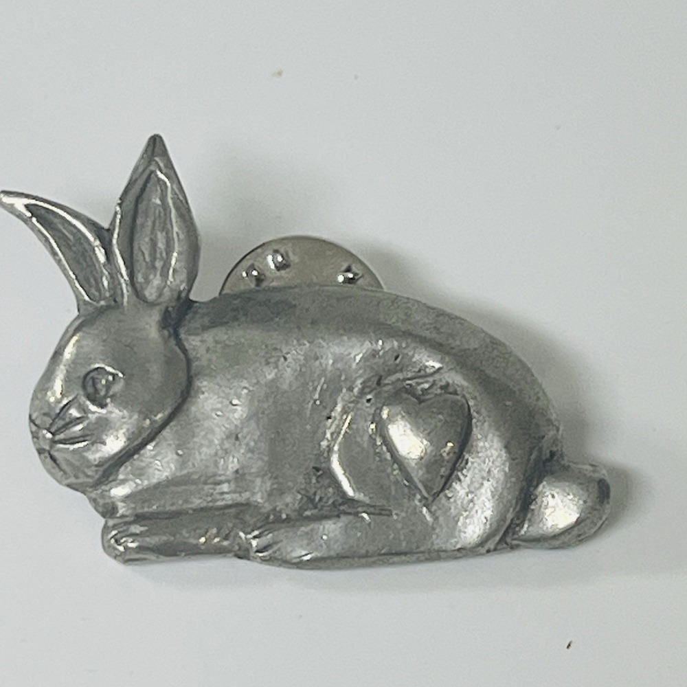 1996 Barker Pewter Rabbit With Heart Tie Tack Lapel Pin Silver Gunmetal Tone Vtg